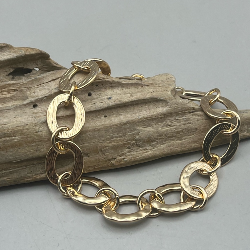 Elegant Gold and Black Chain Bracelet
